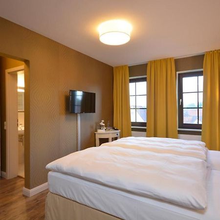 Hotel Am Kirchplatz Заксенхайм Экстерьер фото
