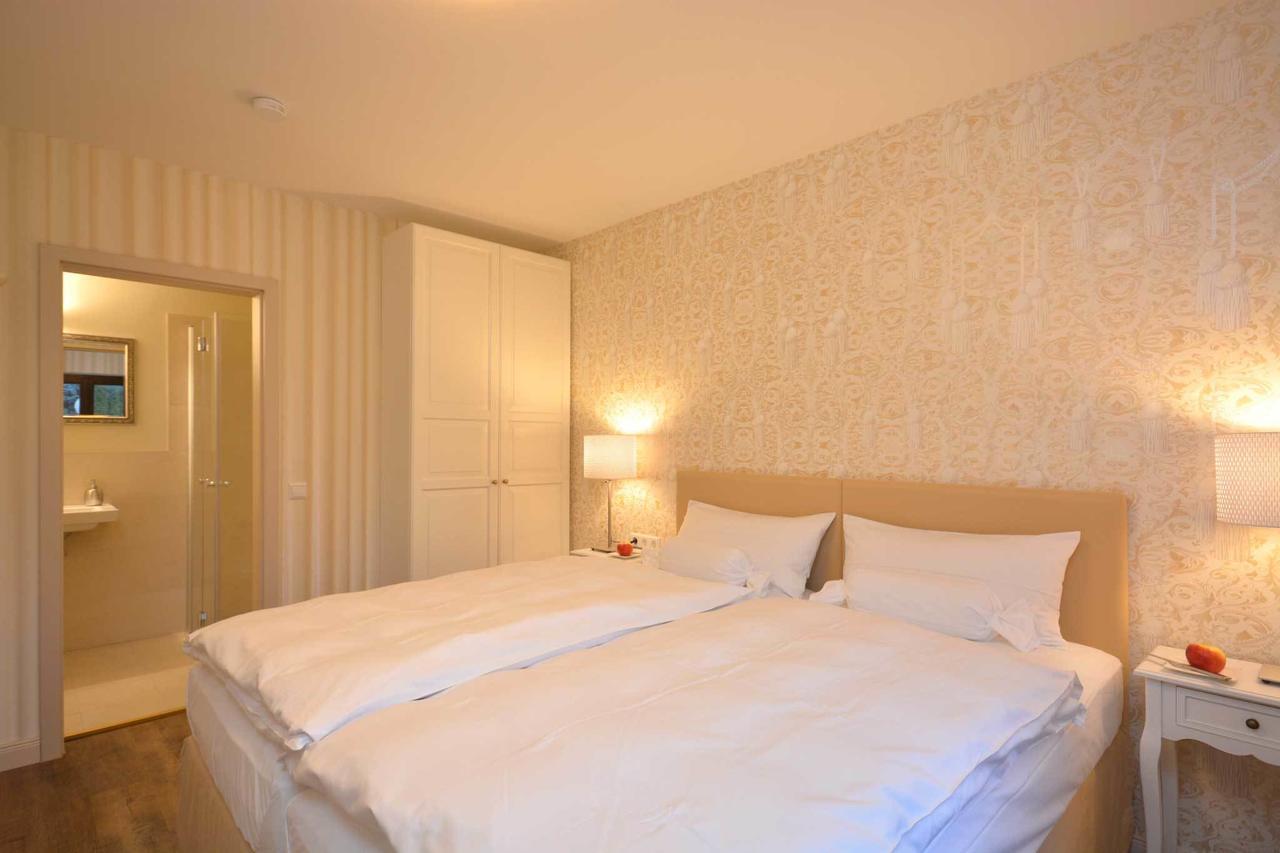Hotel Am Kirchplatz Заксенхайм Экстерьер фото